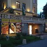 Gold Hotel
