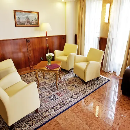 布达佩斯黄金酒店 酒店 4*