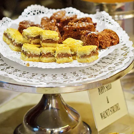 布达佩斯黄金酒店 4*